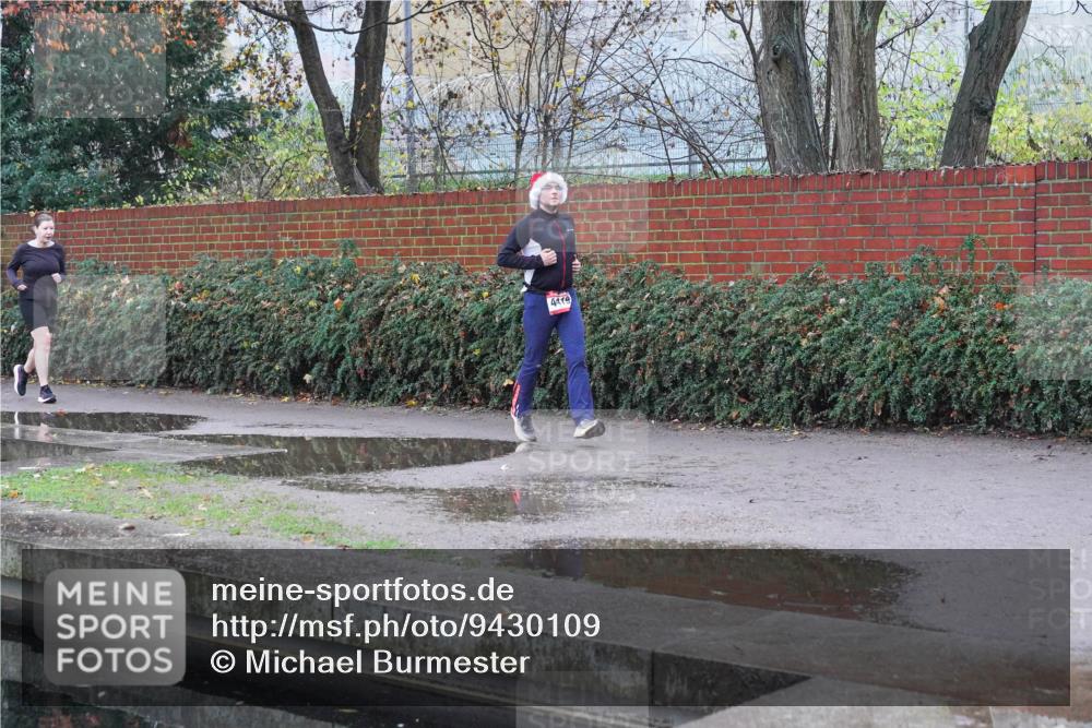 07.12.2025 - St. Pauli X-Mass-Run No. 15 Michael Burmester http://msf.ph/oto/9430109 07.12.2025 10:03:27 Laufen 4419 meine-sportfotos.de