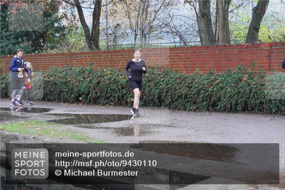 07.12.2025 - St. Pauli X-Mass-Run No. 15 Michael Burmester http://msf.ph/oto/9430110 07.12.2025 10:03:30 Laufen 3156 meine-sportfotos.de