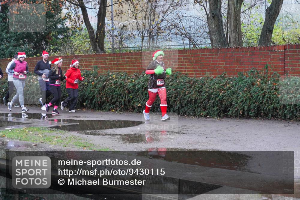 07.12.2025 - St. Pauli X-Mass-Run No. 15 Michael Burmester http://msf.ph/oto/9430115 07.12.2025 10:03:41 Laufen 454, 1365, 150, 1669 meine-sportfotos.de