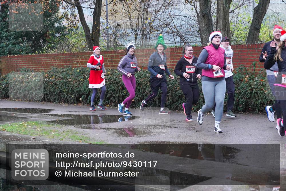 07.12.2025 - St. Pauli X-Mass-Run No. 15 Michael Burmester http://msf.ph/oto/9430117 07.12.2025 10:03:45 Laufen 1396, 151, 3936, 454 meine-sportfotos.de