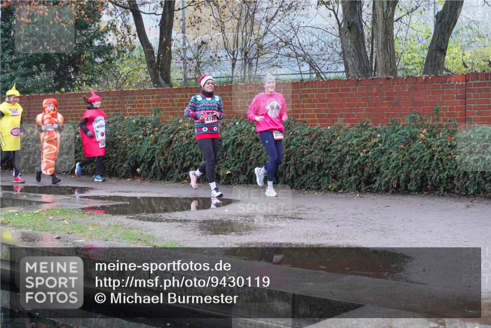 07.12.2025 - St. Pauli X-Mass-Run No. 15 Michael Burmester http://msf.ph/oto/9430119 07.12.2025 10:03:50 Laufen 3881, 3883, 387, 4185, 3773 meine-sportfotos.de