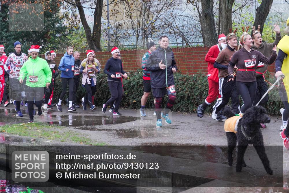07.12.2025 - St. Pauli X-Mass-Run No. 15 Michael Burmester http://msf.ph/oto/9430123 07.12.2025 10:03:56 Laufen 11, 305, 4293, 494, 4296, 44, 5010, 6 meine-sportfotos.de