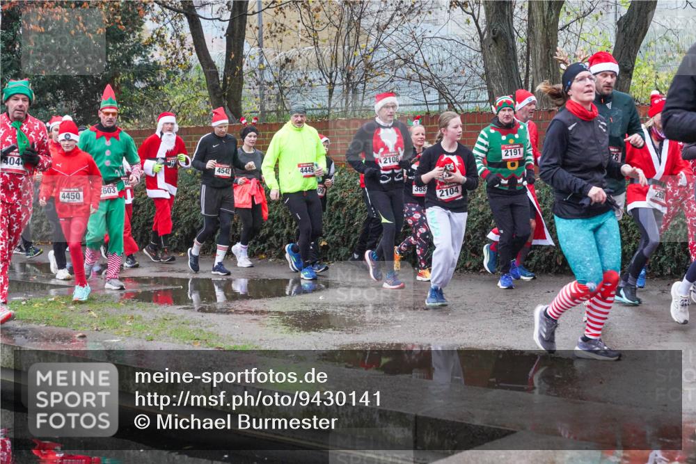 07.12.2025 - St. Pauli X-Mass-Run No. 15 Michael Burmester http://msf.ph/oto/9430141 07.12.2025 10:04:19 Laufen 404, 4450, 4542, 2106, 4449, 603, 535, 388, 2104, 2191, 78, 26 meine-sportfotos.de