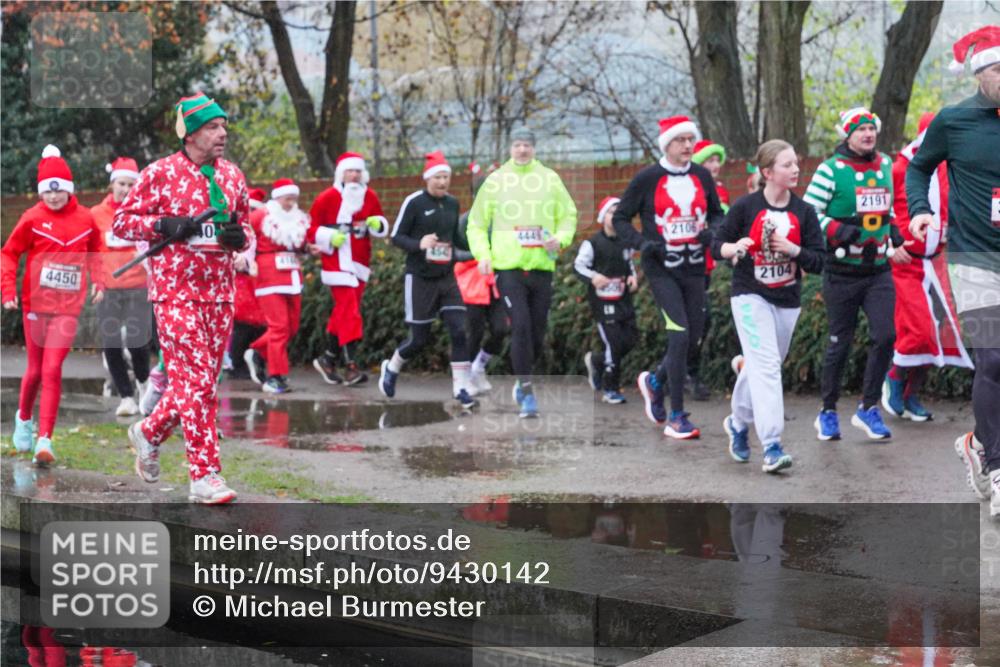 07.12.2025 - St. Pauli X-Mass-Run No. 15 Michael Burmester http://msf.ph/oto/9430142 07.12.2025 10:04:20 Laufen 4450, 0, 2106, 53, 2104, 2191 meine-sportfotos.de