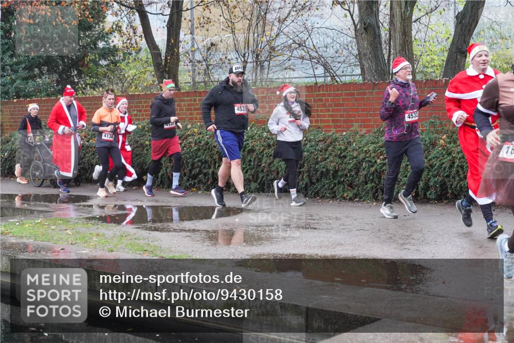 07.12.2025 - St. Pauli X-Mass-Run No. 15 Michael Burmester http://msf.ph/oto/9430158 07.12.2025 10:04:44 Laufen 4136, 4135, 4531, 4532, 16 meine-sportfotos.de