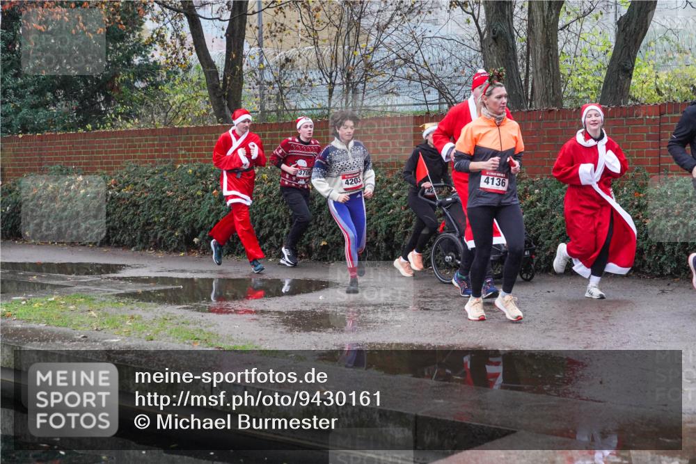 07.12.2025 - St. Pauli X-Mass-Run No. 15 Michael Burmester http://msf.ph/oto/9430161 07.12.2025 10:04:46 Laufen 4203, 4136 meine-sportfotos.de