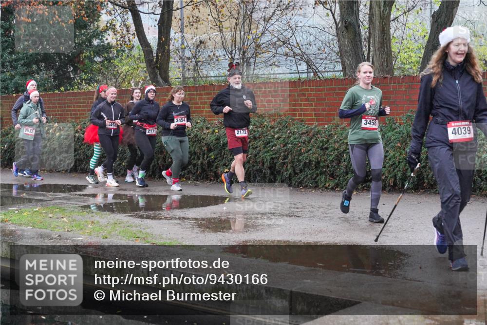 07.12.2025 - St. Pauli X-Mass-Run No. 15 Michael Burmester http://msf.ph/oto/9430166 07.12.2025 10:04:54 Laufen 2532, 1492, 2171, 3454, 2172, 3458, 4039 meine-sportfotos.de