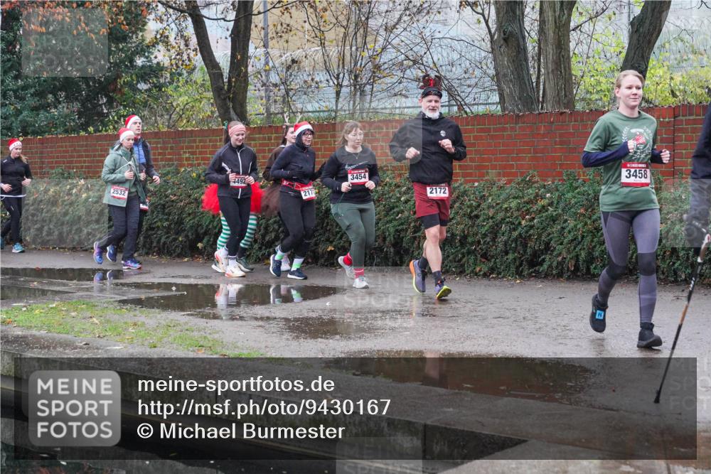 07.12.2025 - St. Pauli X-Mass-Run No. 15 Michael Burmester http://msf.ph/oto/9430167 07.12.2025 10:04:55 Laufen 2532, 4492, 3454, 217, 2172, 3458 meine-sportfotos.de