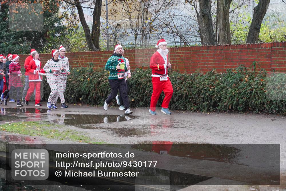 07.12.2025 - St. Pauli X-Mass-Run No. 15 Michael Burmester http://msf.ph/oto/9430177 07.12.2025 10:05:10 Laufen 389, 230, 2874, 1468, 1631 meine-sportfotos.de
