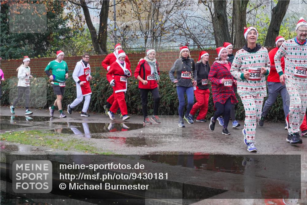 07.12.2025 - St. Pauli X-Mass-Run No. 15 Michael Burmester http://msf.ph/oto/9430181 07.12.2025 10:05:15 Laufen 1700, 2215, 4388, 4355, 3969, 396, 2369, 2540, 2541 meine-sportfotos.de
