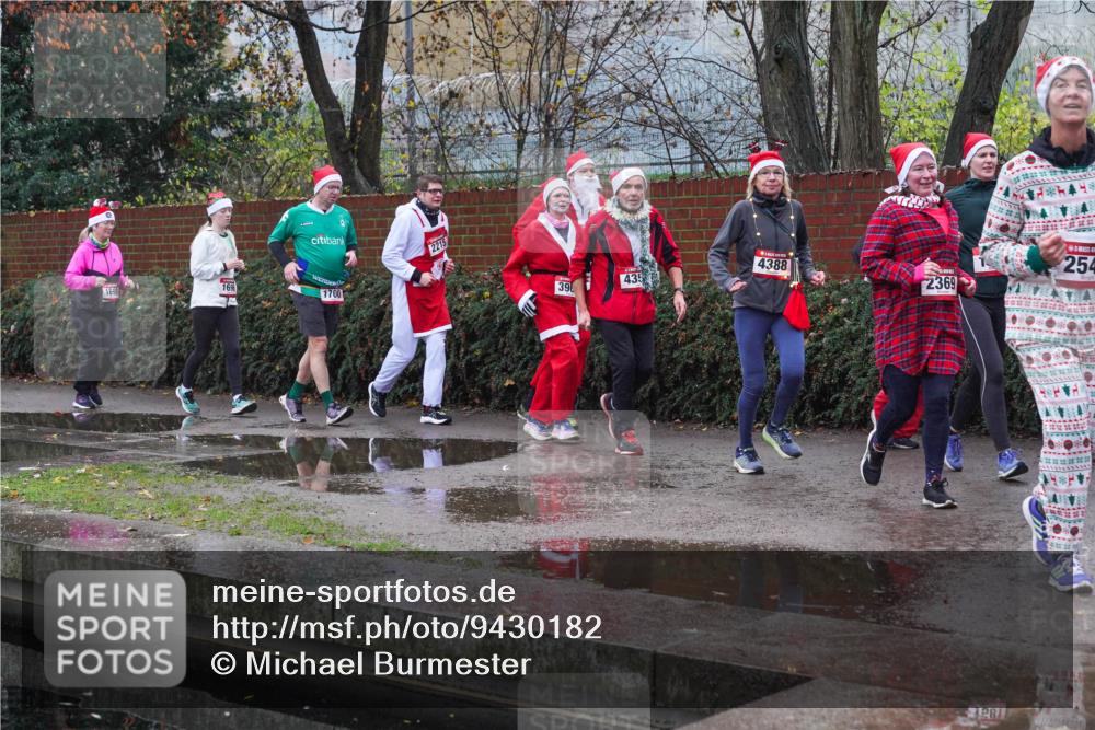 07.12.2025 - St. Pauli X-Mass-Run No. 15 Michael Burmester http://msf.ph/oto/9430182 07.12.2025 10:05:15 Laufen 1698, 16, 1700, 2215, 39, 435, 4388, 2369, 254, 3281 meine-sportfotos.de