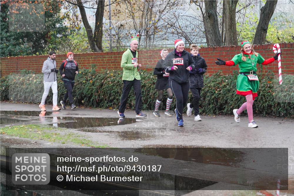 07.12.2025 - St. Pauli X-Mass-Run No. 15 Michael Burmester http://msf.ph/oto/9430187 07.12.2025 10:05:23 Laufen 3942 meine-sportfotos.de