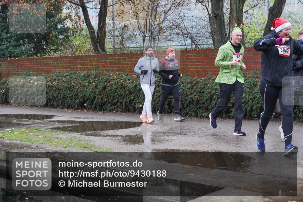 07.12.2025 - St. Pauli X-Mass-Run No. 15 Michael Burmester http://msf.ph/oto/9430188 07.12.2025 10:05:25 Laufen 165, 3942 meine-sportfotos.de