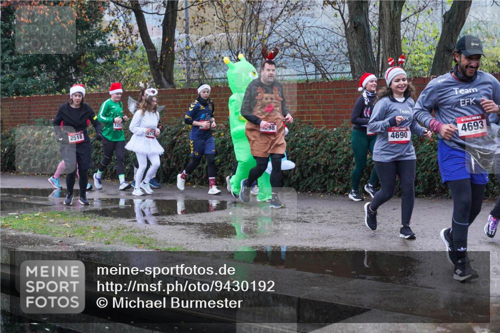 07.12.2025 - St. Pauli X-Mass-Run No. 15 Michael Burmester http://msf.ph/oto/9430192 07.12.2025 10:05:39 Laufen 2518, 1201, 98, 5716, 4690, 4693 meine-sportfotos.de