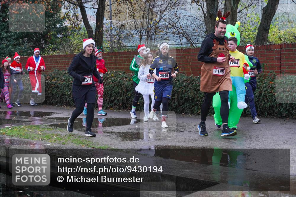07.12.2025 - St. Pauli X-Mass-Run No. 15 Michael Burmester http://msf.ph/oto/9430194 07.12.2025 10:05:41 Laufen 4336, 3517, 15, 4518, 24, 3716, 2649, 1198, 1204, 2648 meine-sportfotos.de