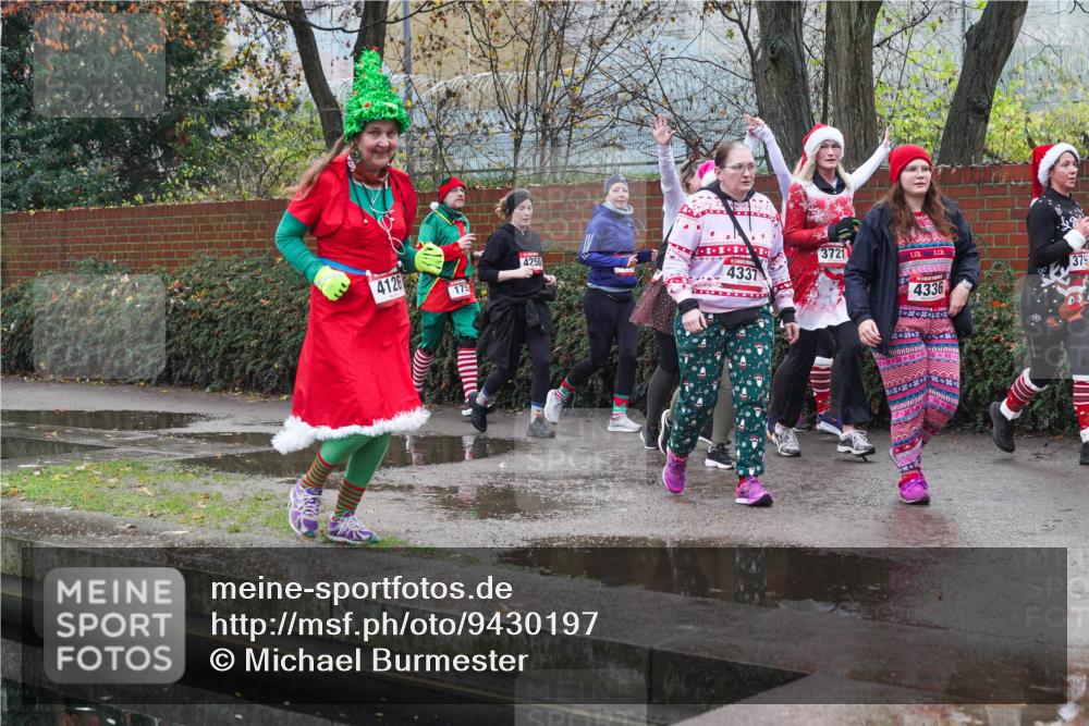 07.12.2025 - St. Pauli X-Mass-Run No. 15 Michael Burmester http://msf.ph/oto/9430197 07.12.2025 10:05:47 Laufen 4337, 3721, 4336 meine-sportfotos.de