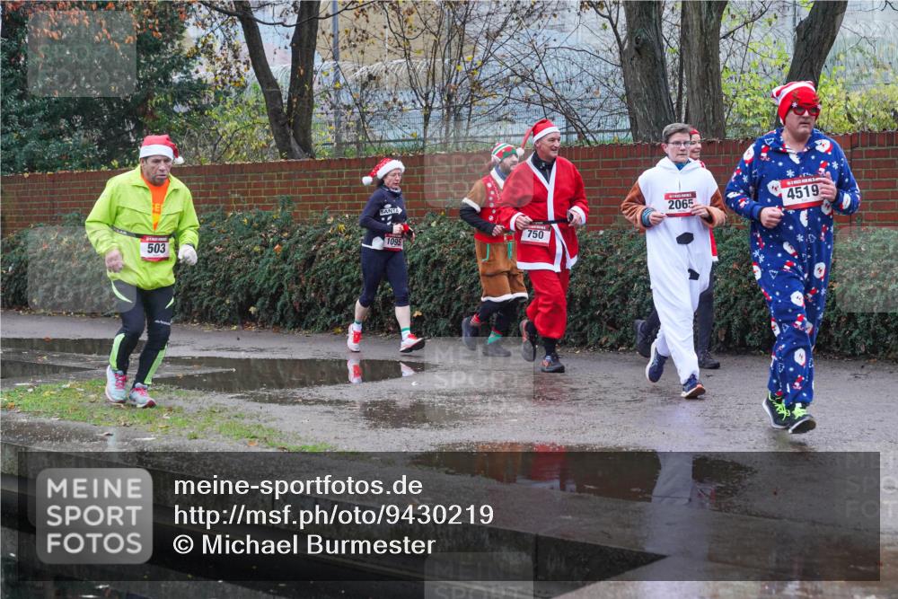07.12.2025 - St. Pauli X-Mass-Run No. 15 Michael Burmester http://msf.ph/oto/9430219 07.12.2025 10:06:22 Laufen 750, 1095, 503, 2065, 4519 meine-sportfotos.de