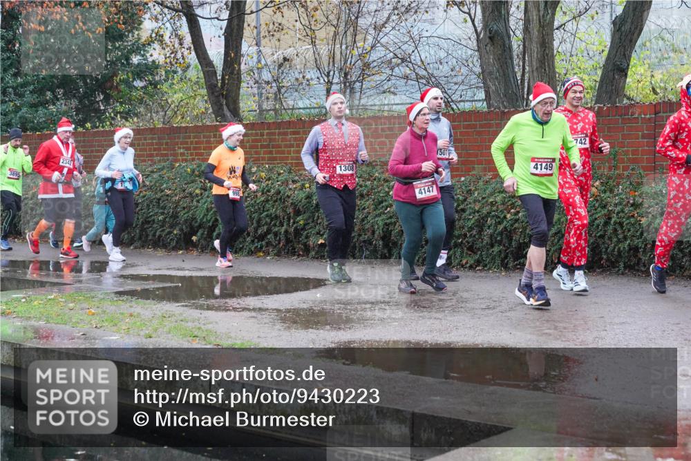 07.12.2025 - St. Pauli X-Mass-Run No. 15 Michael Burmester http://msf.ph/oto/9430223 07.12.2025 10:06:32 Laufen 3895, 2342, 998, 1308, 4147, 507, 4149, 742 meine-sportfotos.de