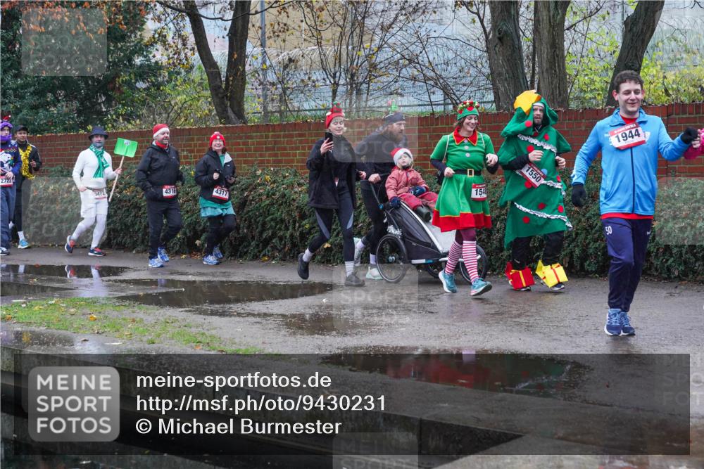 07.12.2025 - St. Pauli X-Mass-Run No. 15 Michael Burmester http://msf.ph/oto/9430231 07.12.2025 10:06:45 Laufen 1548, 4316, 4317, 1550, 1944, 50 meine-sportfotos.de