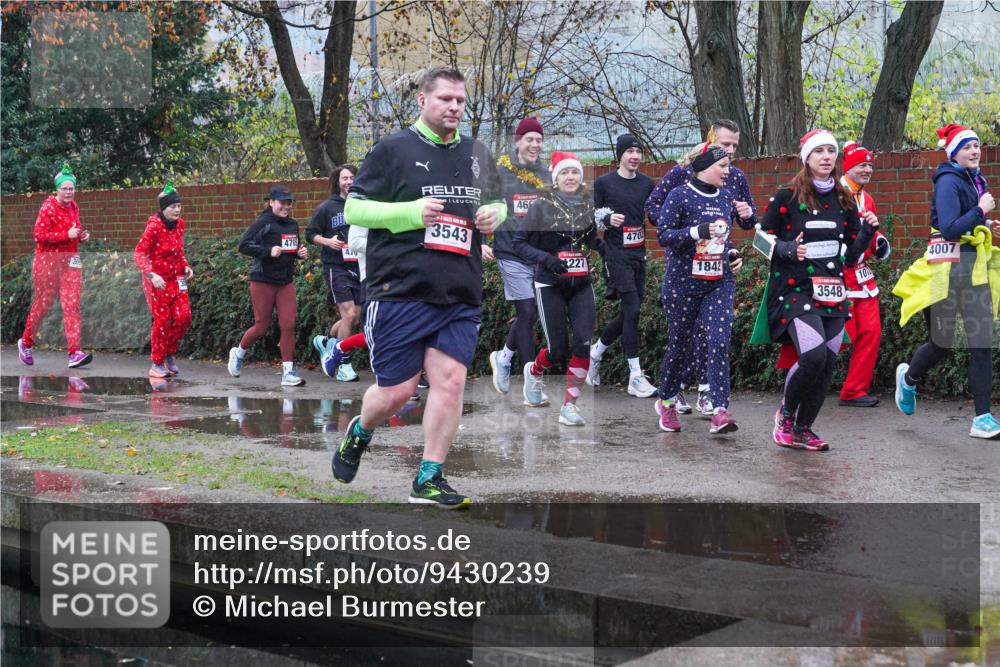 07.12.2025 - St. Pauli X-Mass-Run No. 15 Michael Burmester http://msf.ph/oto/9430239 07.12.2025 10:06:58 Laufen 4705, 3543, 46, 227, 470, 1842, 4007, 10, 3548 meine-sportfotos.de