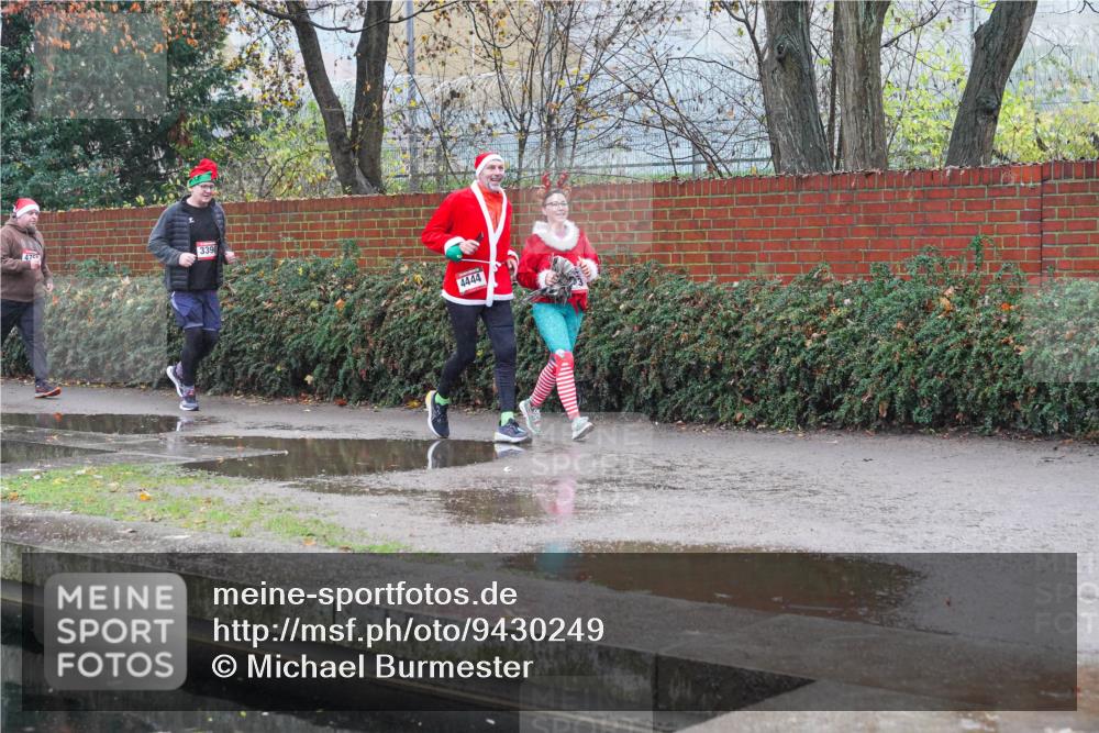 07.12.2025 - St. Pauli X-Mass-Run No. 15 Michael Burmester http://msf.ph/oto/9430249 07.12.2025 10:07:16 Laufen 4756, 3390, 4444 meine-sportfotos.de
