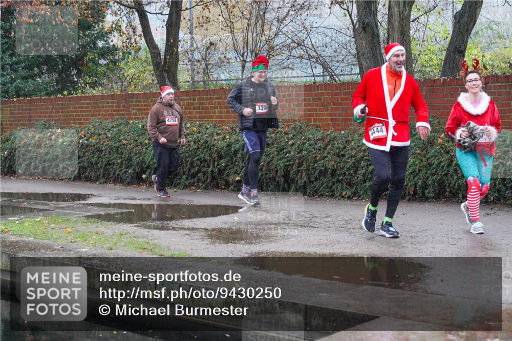 07.12.2025 - St. Pauli X-Mass-Run No. 15 Michael Burmester http://msf.ph/oto/9430250 07.12.2025 10:07:18 Laufen 4758, 3390, 444 meine-sportfotos.de