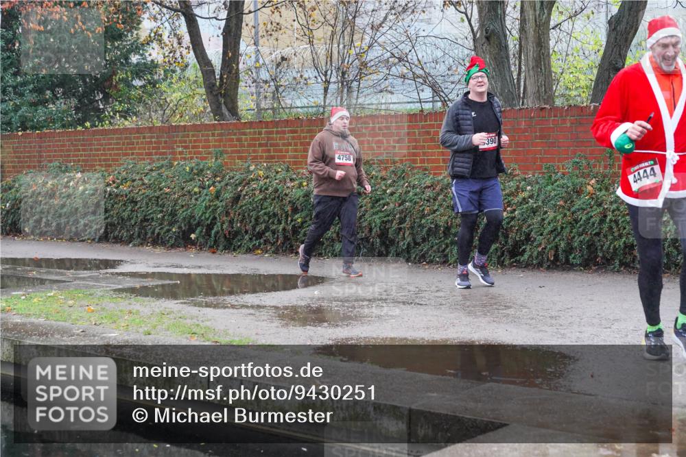 07.12.2025 - St. Pauli X-Mass-Run No. 15 Michael Burmester http://msf.ph/oto/9430251 07.12.2025 10:07:19 Laufen 390, 4758, 4444 meine-sportfotos.de