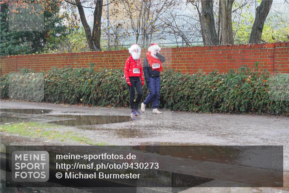 07.12.2025 - St. Pauli X-Mass-Run No. 15 Michael Burmester http://msf.ph/oto/9430273 07.12.2025 10:11:33 Laufen 4110, 4111 meine-sportfotos.de