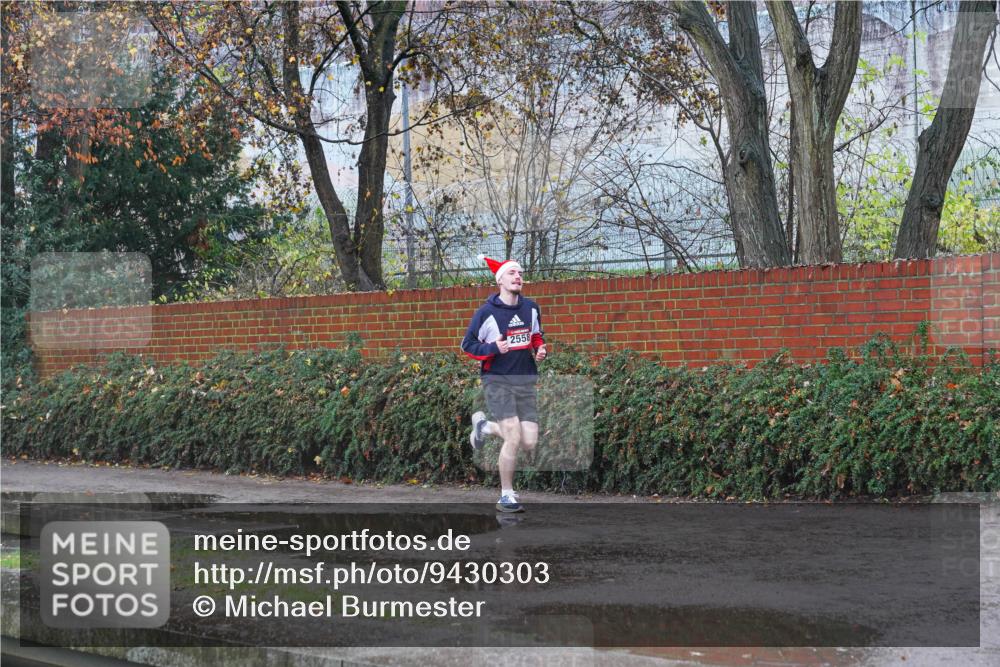 07.12.2025 - St. Pauli X-Mass-Run No. 15 Michael Burmester http://msf.ph/oto/9430303 07.12.2025 10:18:57 Laufen 2558 meine-sportfotos.de
