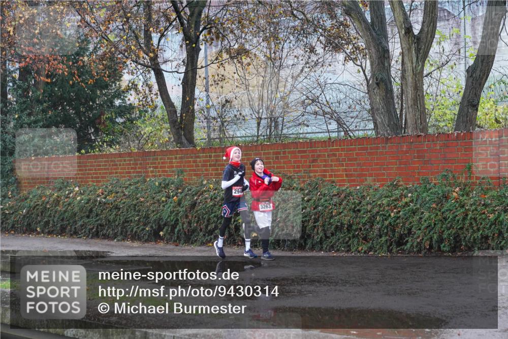 07.12.2025 - St. Pauli X-Mass-Run No. 15 Michael Burmester http://msf.ph/oto/9430314 07.12.2025 10:19:39 Laufen 294, 3263 meine-sportfotos.de