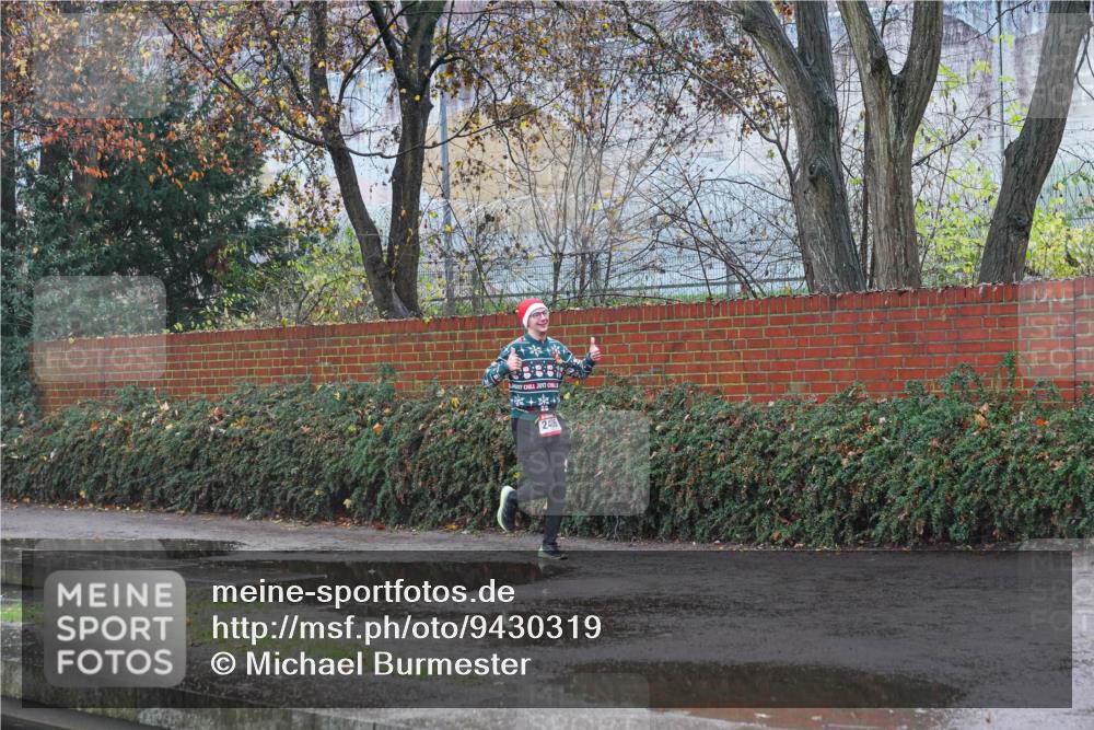 07.12.2025 - St. Pauli X-Mass-Run No. 15 Michael Burmester http://msf.ph/oto/9430319 07.12.2025 10:20:10 Laufen 2406 meine-sportfotos.de