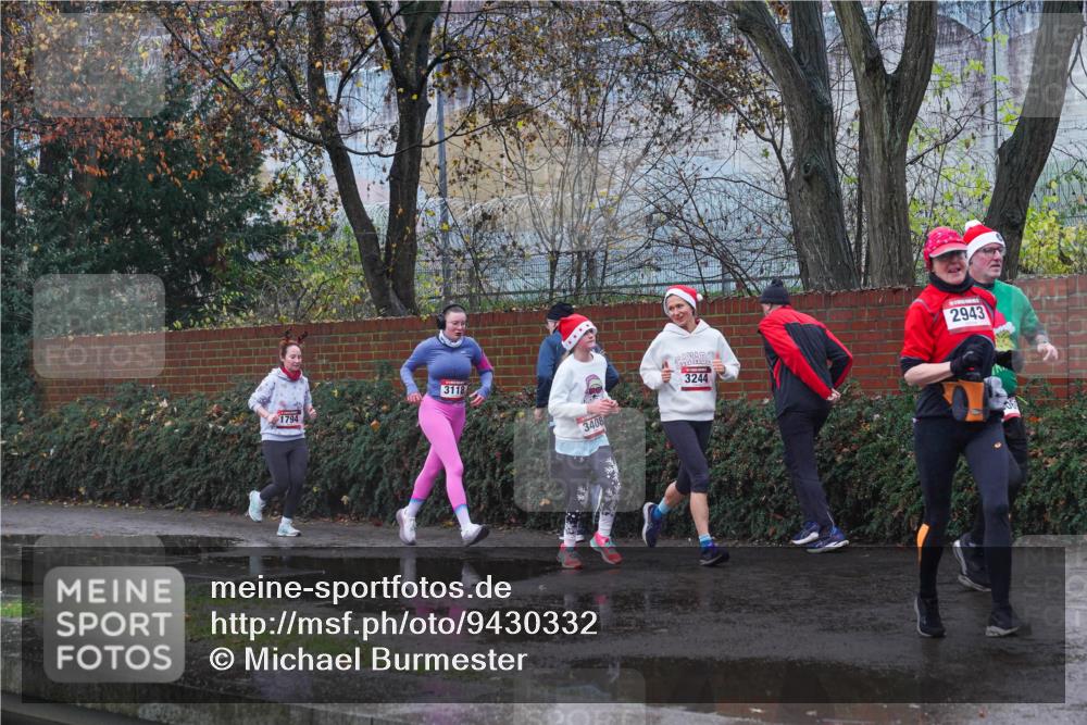 07.12.2025 - St. Pauli X-Mass-Run No. 15 Michael Burmester http://msf.ph/oto/9430332 07.12.2025 10:20:51 Laufen 1794, 3118, 3408, 3244, 2943 meine-sportfotos.de