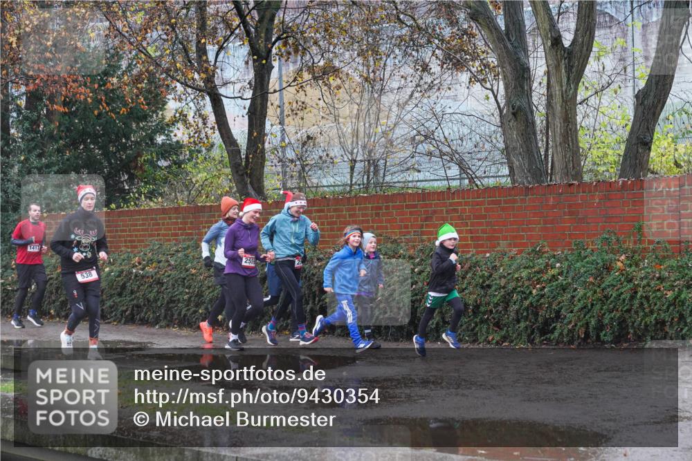 07.12.2025 - St. Pauli X-Mass-Run No. 15 Michael Burmester http://msf.ph/oto/9430354 07.12.2025 10:21:53 Laufen 1417, 538, 2559 meine-sportfotos.de