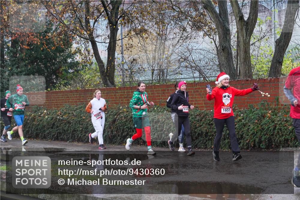07.12.2025 - St. Pauli X-Mass-Run No. 15 Michael Burmester http://msf.ph/oto/9430360 07.12.2025 10:21:58 Laufen 25, 2420, 3382, 2339, 1651 meine-sportfotos.de