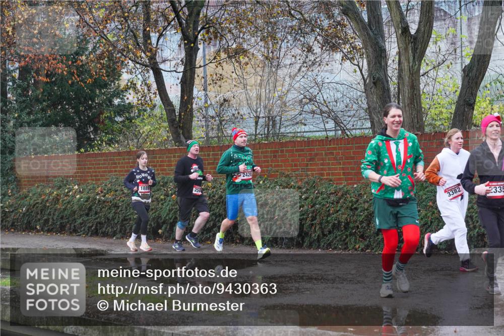 07.12.2025 - St. Pauli X-Mass-Run No. 15 Michael Burmester http://msf.ph/oto/9430363 07.12.2025 10:21:59 Laufen 1889, 250, 2420, 3382, 2335 meine-sportfotos.de