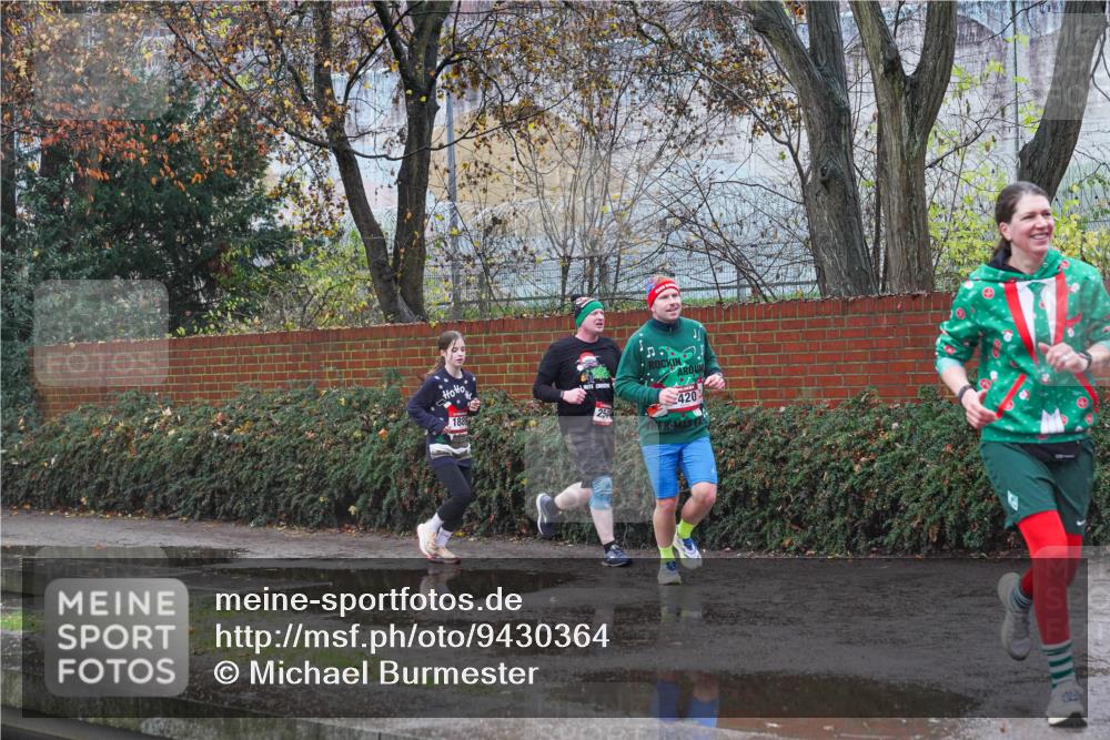 07.12.2025 - St. Pauli X-Mass-Run No. 15 Michael Burmester http://msf.ph/oto/9430364 07.12.2025 10:22:00 Laufen 25, 420 meine-sportfotos.de