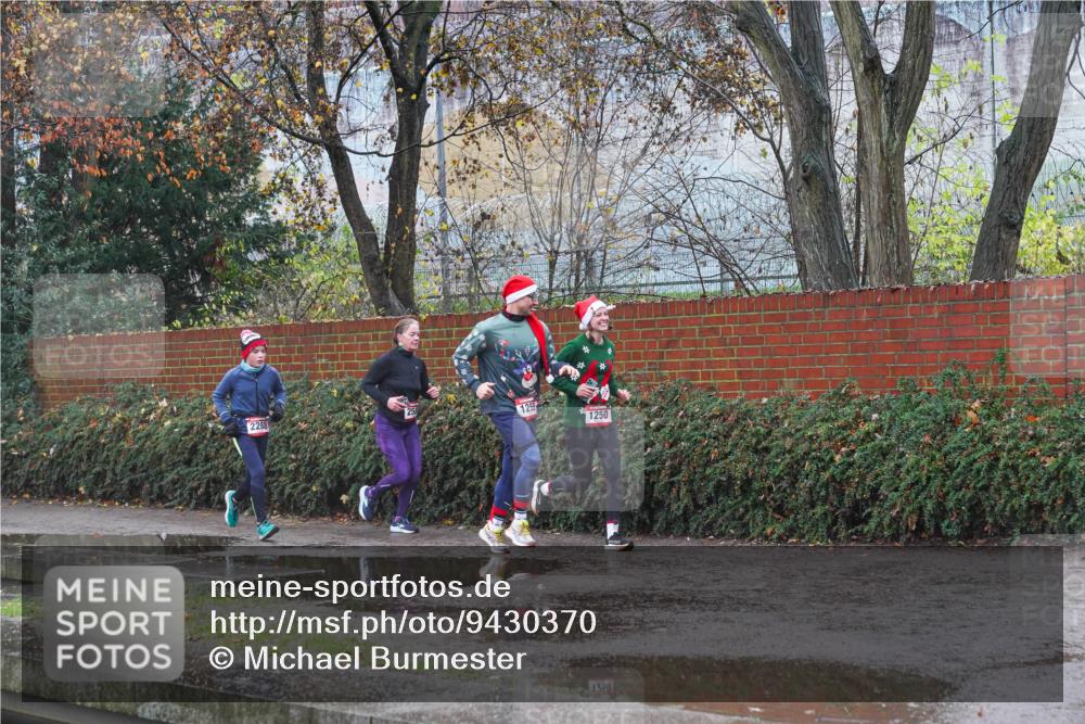07.12.2025 - St. Pauli X-Mass-Run No. 15 Michael Burmester http://msf.ph/oto/9430370 07.12.2025 10:22:09 Laufen 2288, 1255, 1250, 520 meine-sportfotos.de