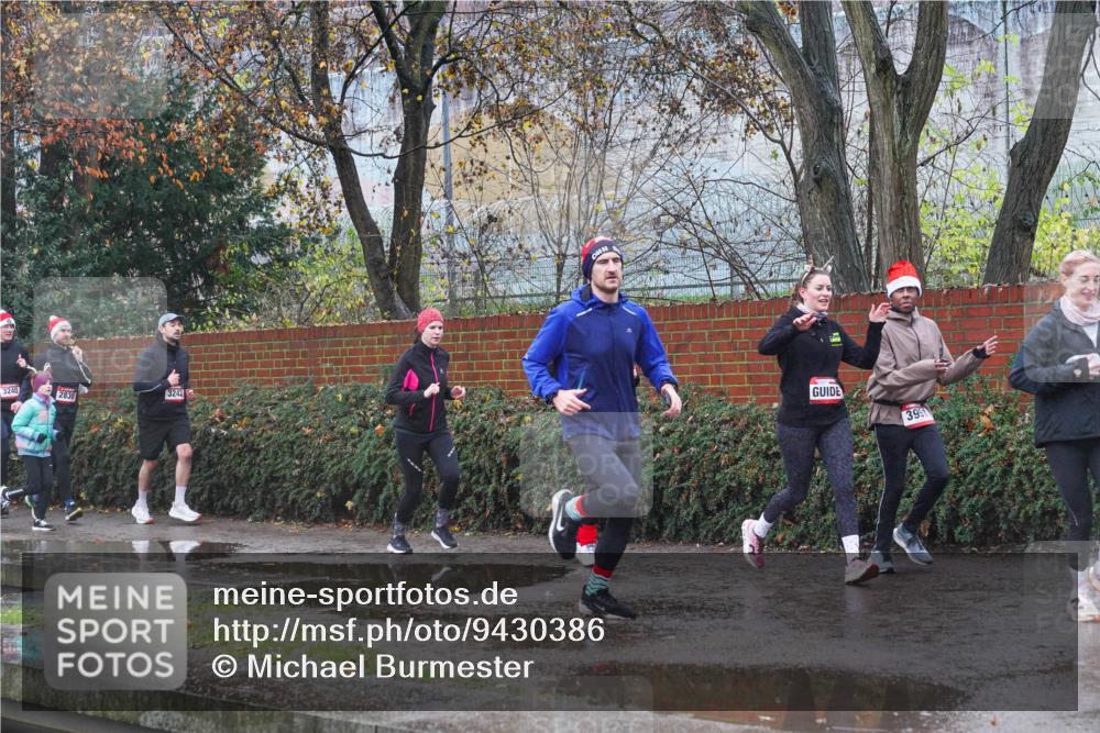 07.12.2025 - St. Pauli X-Mass-Run No. 15 Michael Burmester http://msf.ph/oto/9430386 07.12.2025 10:22:35 Laufen 3240, 2830, 3242, 3957 meine-sportfotos.de