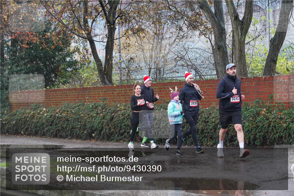 07.12.2025 - St. Pauli X-Mass-Run No. 15 Michael Burmester http://msf.ph/oto/9430390 07.12.2025 10:22:38 Laufen 2830, 3242 meine-sportfotos.de