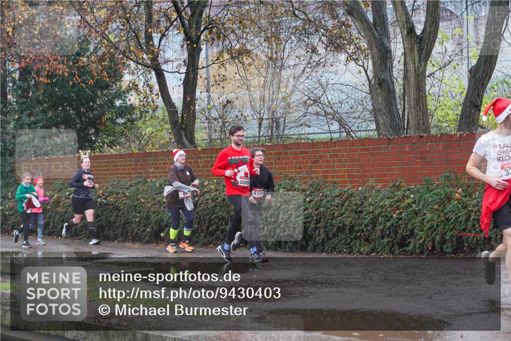 07.12.2025 - St. Pauli X-Mass-Run No. 15 Michael Burmester http://msf.ph/oto/9430403 07.12.2025 10:22:55 Laufen 86, 4104, 33 meine-sportfotos.de