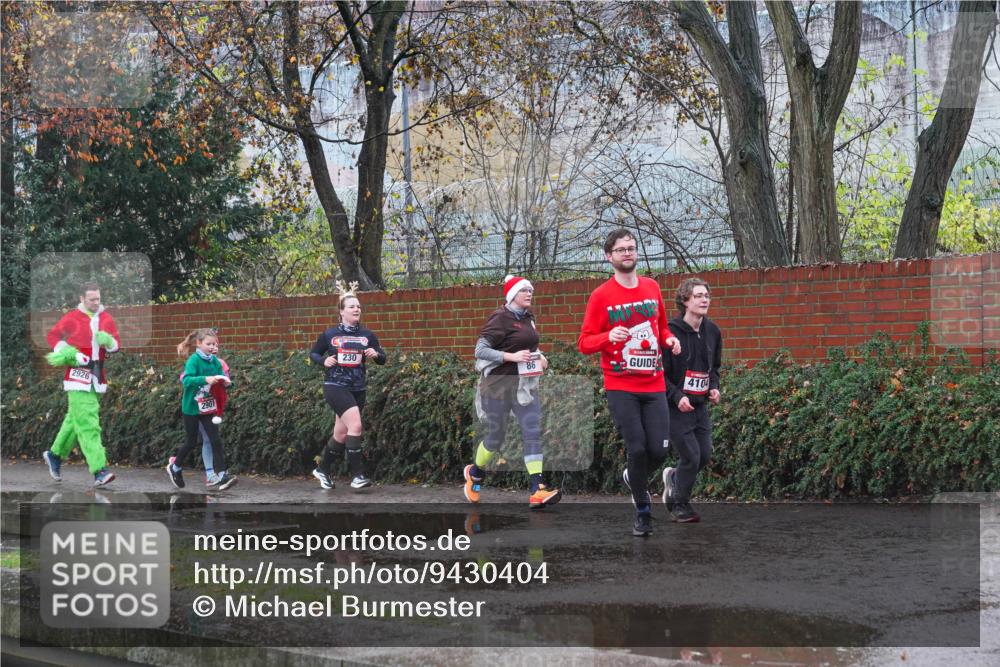 07.12.2025 - St. Pauli X-Mass-Run No. 15 Michael Burmester http://msf.ph/oto/9430404 07.12.2025 10:22:56 Laufen 2926, 230, 86, 4104 meine-sportfotos.de