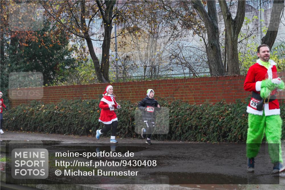 07.12.2025 - St. Pauli X-Mass-Run No. 15 Michael Burmester http://msf.ph/oto/9430408 07.12.2025 10:23:01 Laufen 379, 292 meine-sportfotos.de