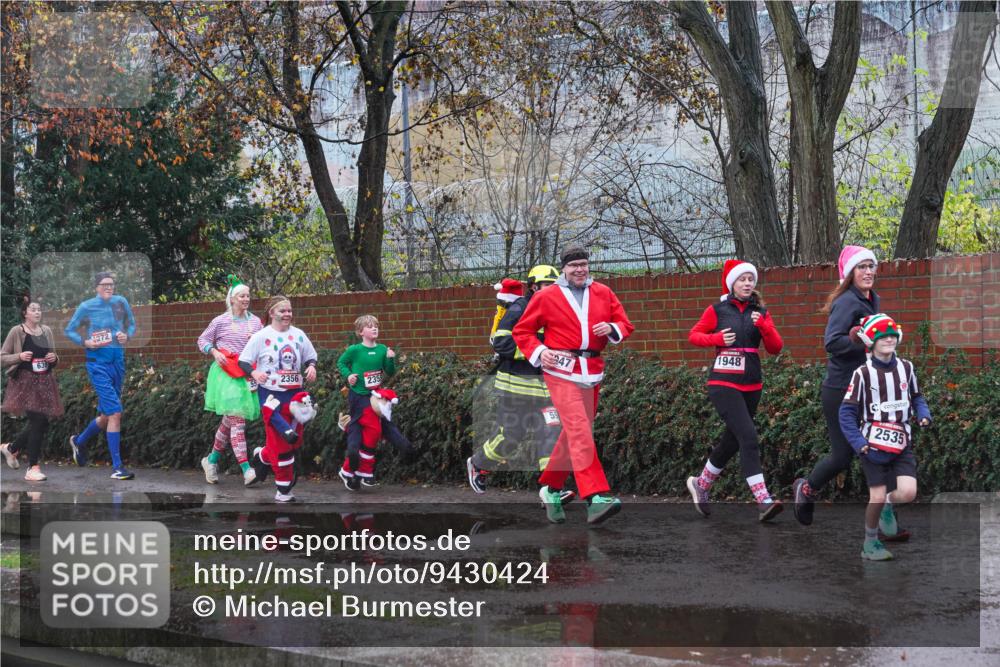 07.12.2025 - St. Pauli X-Mass-Run No. 15 Michael Burmester http://msf.ph/oto/9430424 07.12.2025 10:23:23 Laufen 272, 2356, 235, 59, 1948, 2535 meine-sportfotos.de