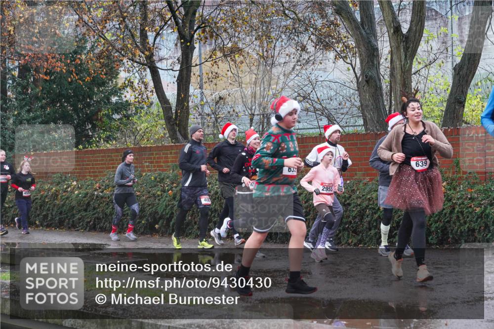 07.12.2025 - St. Pauli X-Mass-Run No. 15 Michael Burmester http://msf.ph/oto/9430430 07.12.2025 10:23:27 Laufen 455, 40, 635, 2955, 639 meine-sportfotos.de
