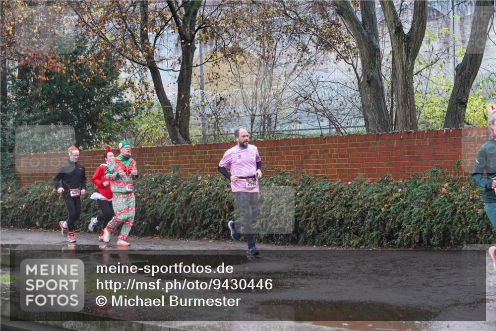07.12.2025 - St. Pauli X-Mass-Run No. 15 Michael Burmester http://msf.ph/oto/9430446 07.12.2025 10:23:52 Laufen 4255, 184, 2563 meine-sportfotos.de
