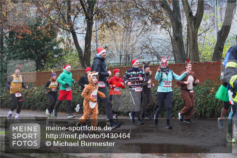 07.12.2025 - St. Pauli X-Mass-Run No. 15 Michael Burmester http://msf.ph/oto/9430464 07.12.2025 10:24:06 Laufen 296, 4161, 01, 3381, 4855, 3199, 2359, 1242 meine-sportfotos.de