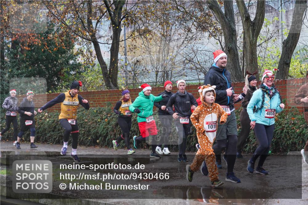 07.12.2025 - St. Pauli X-Mass-Run No. 15 Michael Burmester http://msf.ph/oto/9430466 07.12.2025 10:24:06 Laufen 1823, 4088, 2536, 296, 4161, 2357, 1019, 381, 4855 meine-sportfotos.de