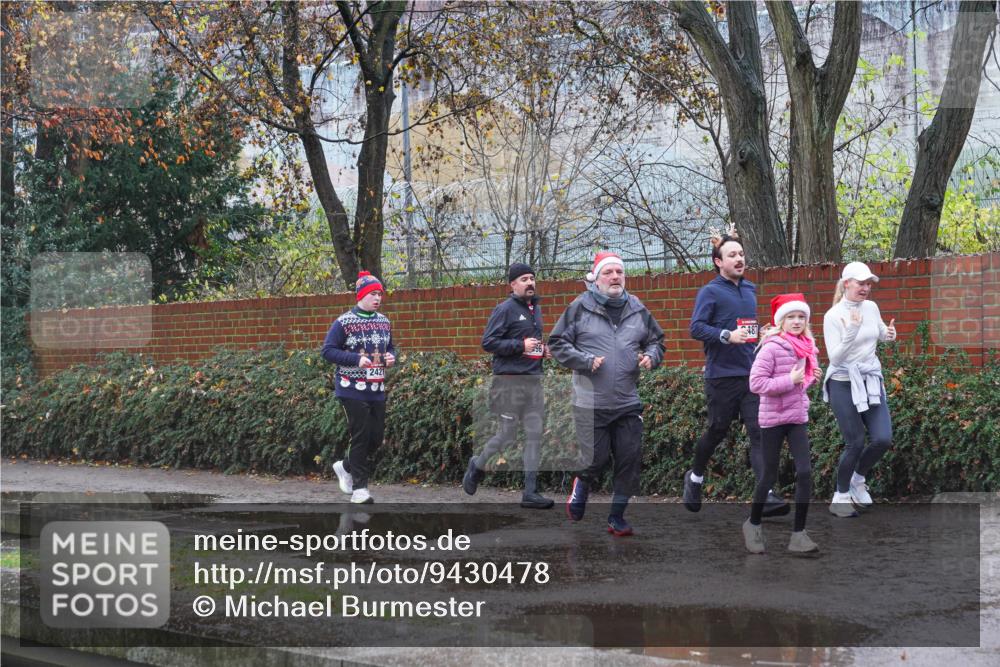 07.12.2025 - St. Pauli X-Mass-Run No. 15 Michael Burmester http://msf.ph/oto/9430478 07.12.2025 10:24:18 Laufen 2421, 487 meine-sportfotos.de