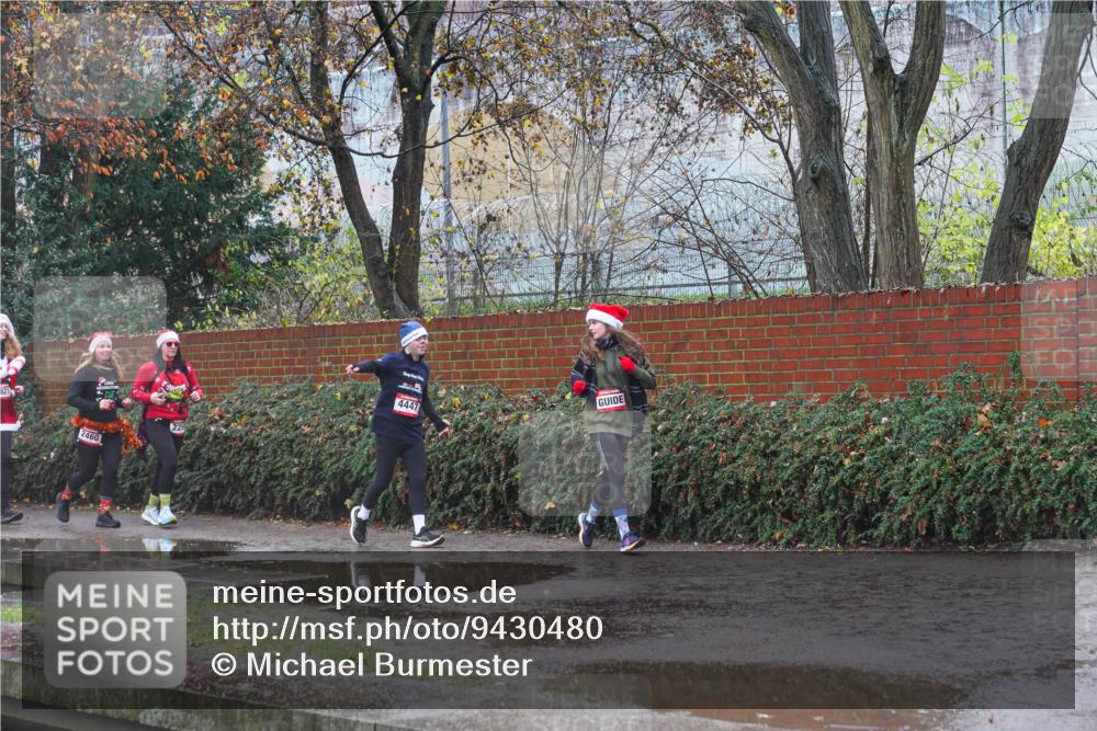 07.12.2025 - St. Pauli X-Mass-Run No. 15 Michael Burmester http://msf.ph/oto/9430480 07.12.2025 10:24:22 Laufen 2460, 4447 meine-sportfotos.de