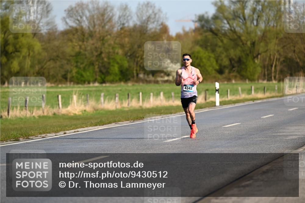 12.04.2026 - 45. Internationalen Wilhelmsburger Insellauf Dr. Thomas Lammeyer http://msf.ph/oto/9430512 12.04.2026 09:07:03 Laufen 4342 meine-sportfotos.de